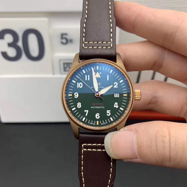 IWC コピー パイロットウォッチ オートマティック スピットファイア IW326802