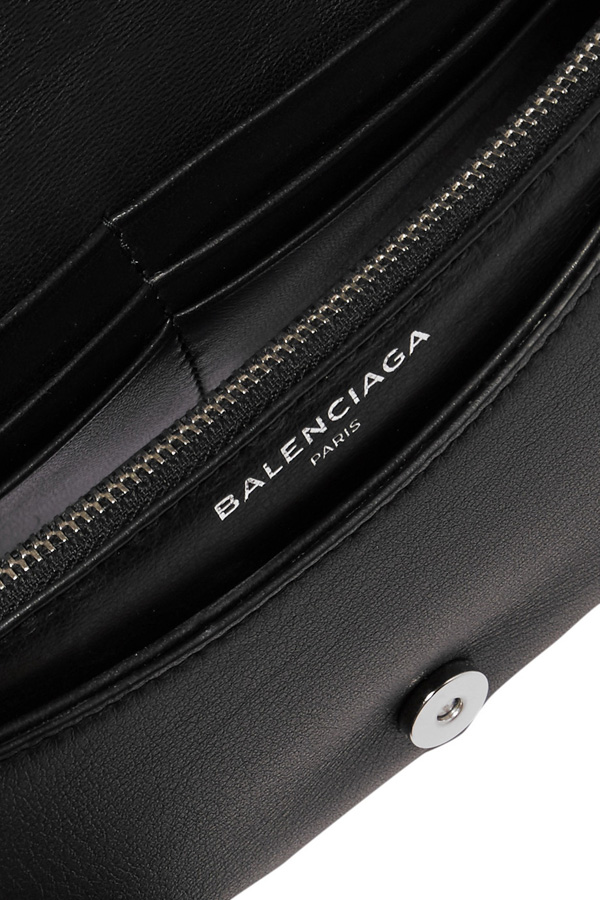 バレンシアガバレンシアガ EVERYDAY レザーCAMERA BAG ロゴ入り ショルダーバッグ ブラック スーパーコピー