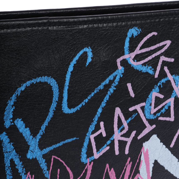 バレンシアガ クラッチバッグ Bazar Graffiti Clutch in Arena Leather バレンシアガスーパーコピー