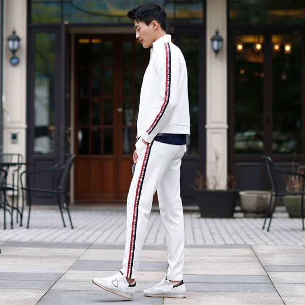 モンクレール コピー MONCLER 2019 トリコロールライン ロゴ ジャケット IVORY